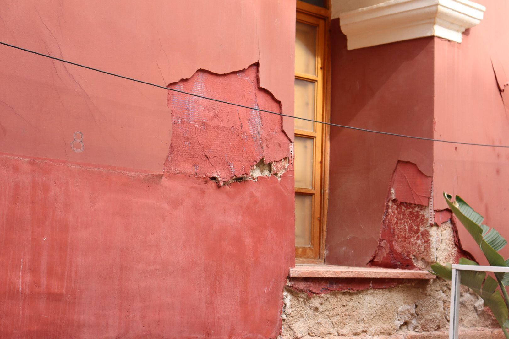 Grietas que han aparecido en el Teatro Guerra de Lorca