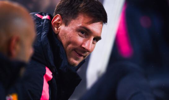 Leo Messi, en el banquillo de Anoeta en el partido en el que el Barcelona de Luis Enrique tocó fondo.
