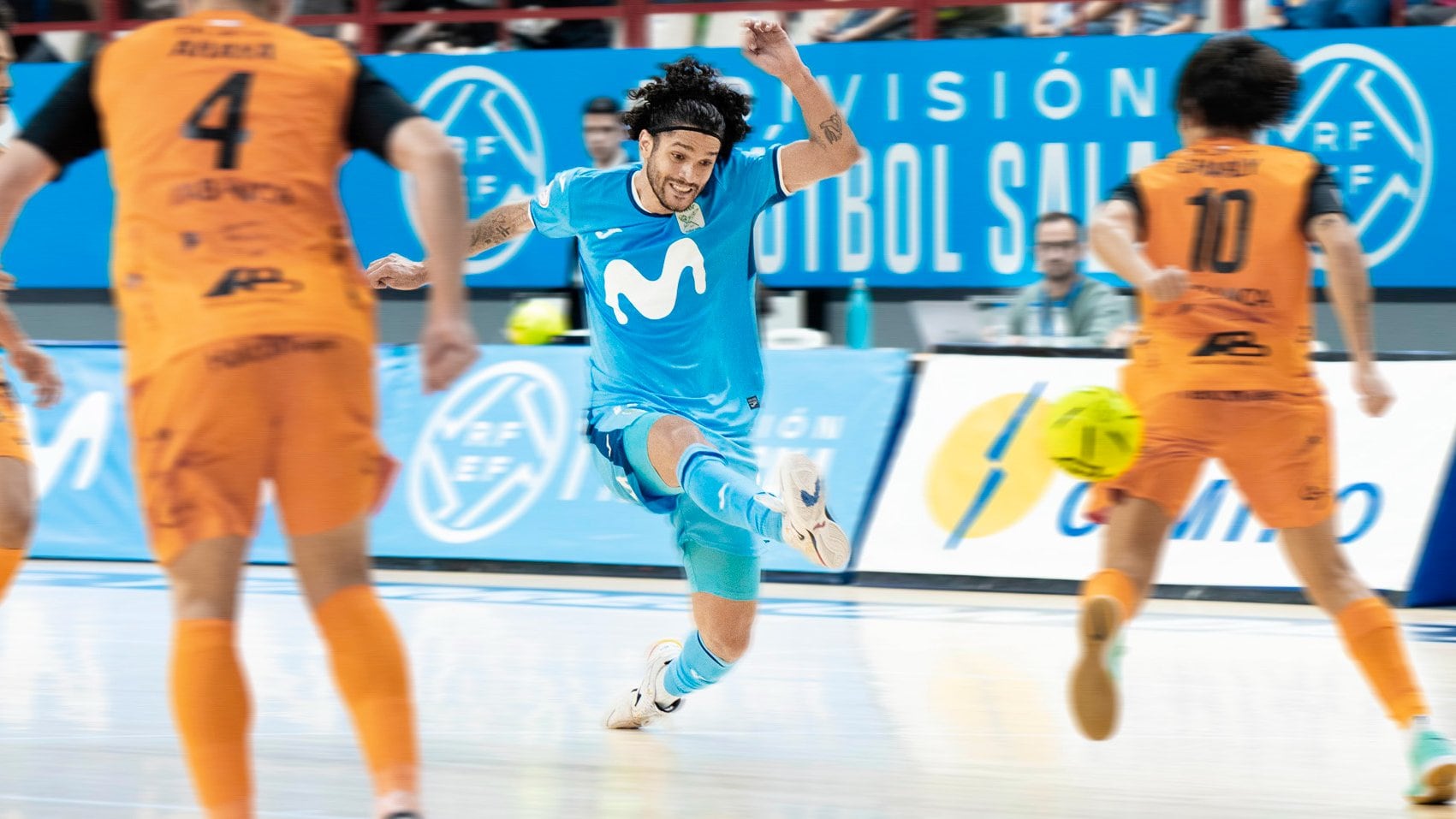 Lucao dispara a puerta con la elástica interista