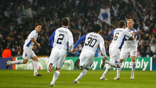 Los jugadores del Copenhagen celebran el gol de Caudemir ante el F.C. Barcelona, que les mantiene con muchas opciones de superar la fase de grupos