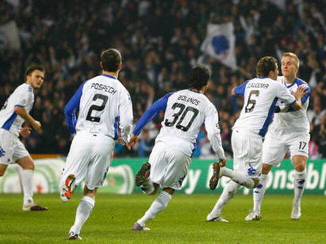 Los jugadores del Copenhagen celebran el gol de Caudemir ante el F.C. Barcelona, que les mantiene con muchas opciones de superar la fase de grupos