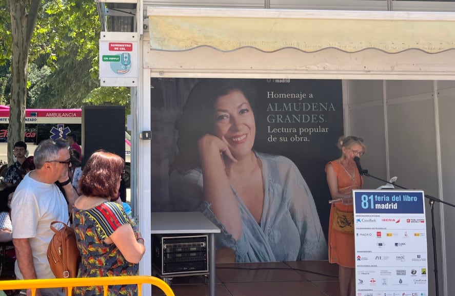 Los lectores de Almudena Grandes en su homenaje en la Feria del Libro de Madrid