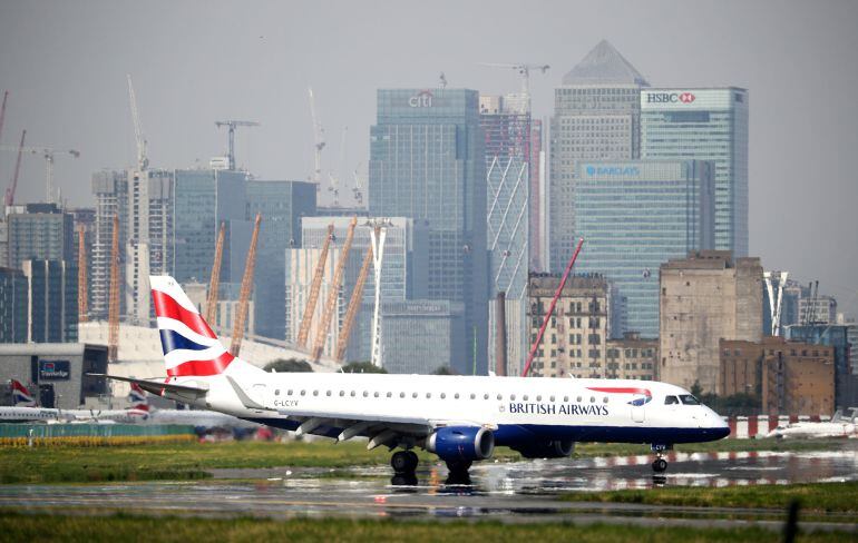 La compañía British Airways investiga el robo de datos a sus clientes