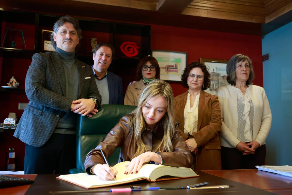 Fabiola García ha visitado el consistorio de Ortigueira (foto: Xunta de Galicia)