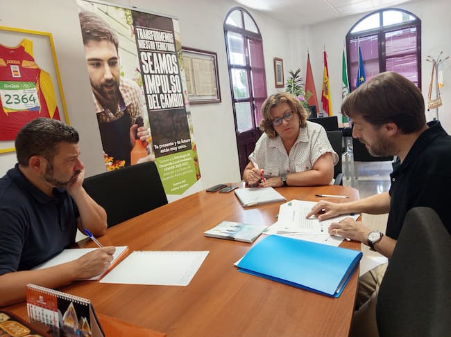 Reunión con representantes del Ayuntamiento de Huelma