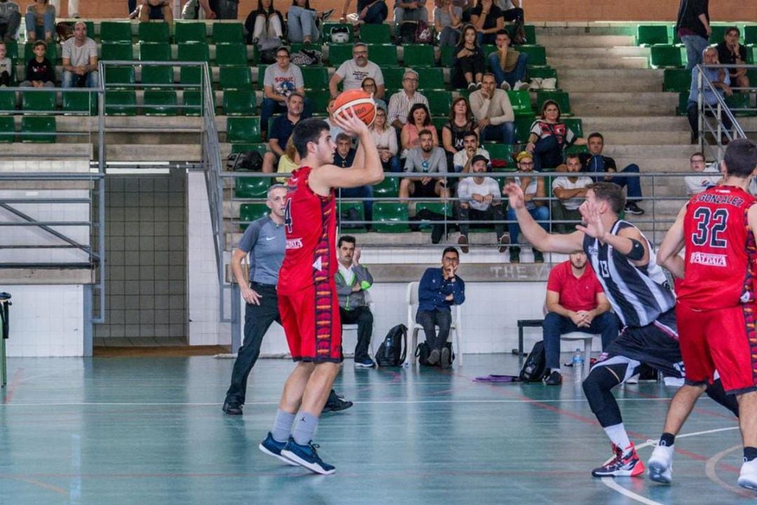 Alejandro Requena durante un partido