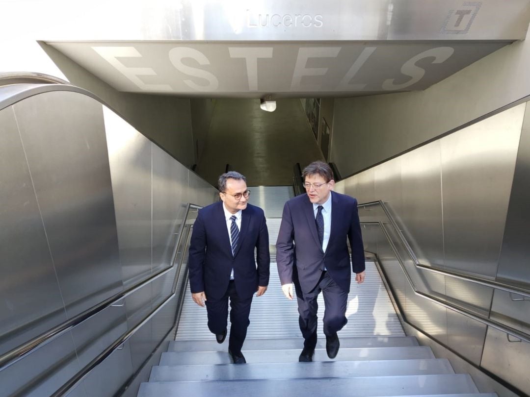 Paco Sanguino y Ximo Puig en la estación de Luceros