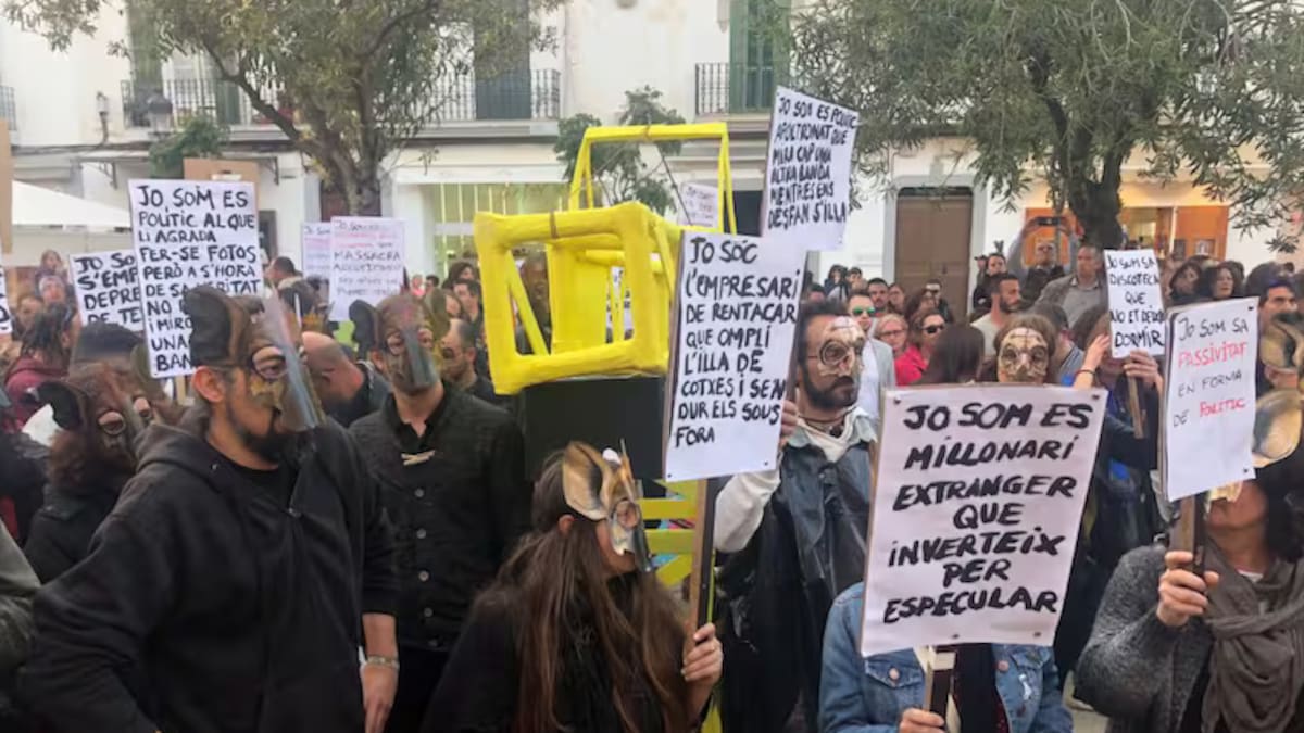 Las Pitiusas salen a la calle para 'acabar con el negocio de la vivienda'
