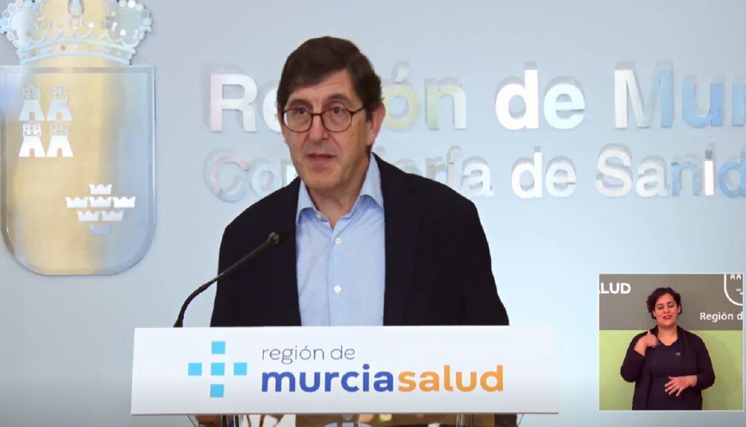 El consejero de Salud, Manuel Villegas, en la rueda de prensa de este lunes, 27 de abril