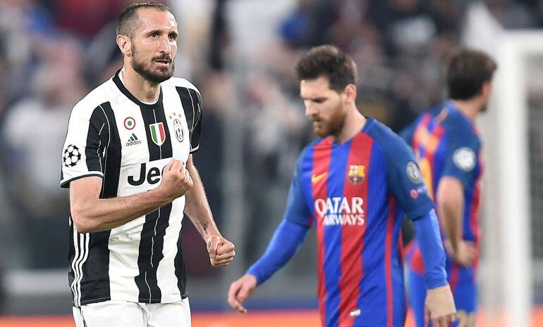 Chiellini y Messi, en la ida de los cuartos de final de la Champions League entre la Juventus y el Barcelona.