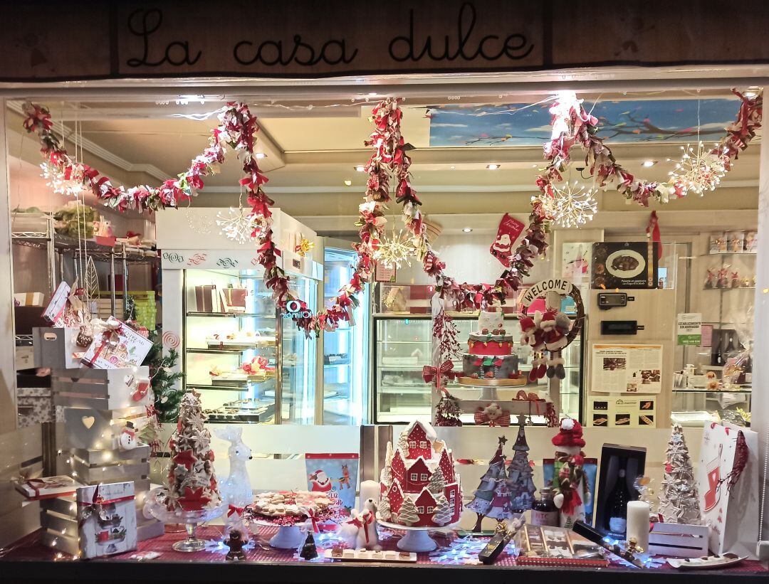 El premio popular del Concurso de Escaparates Navideños concede el primer puesto a La Casa Dulce