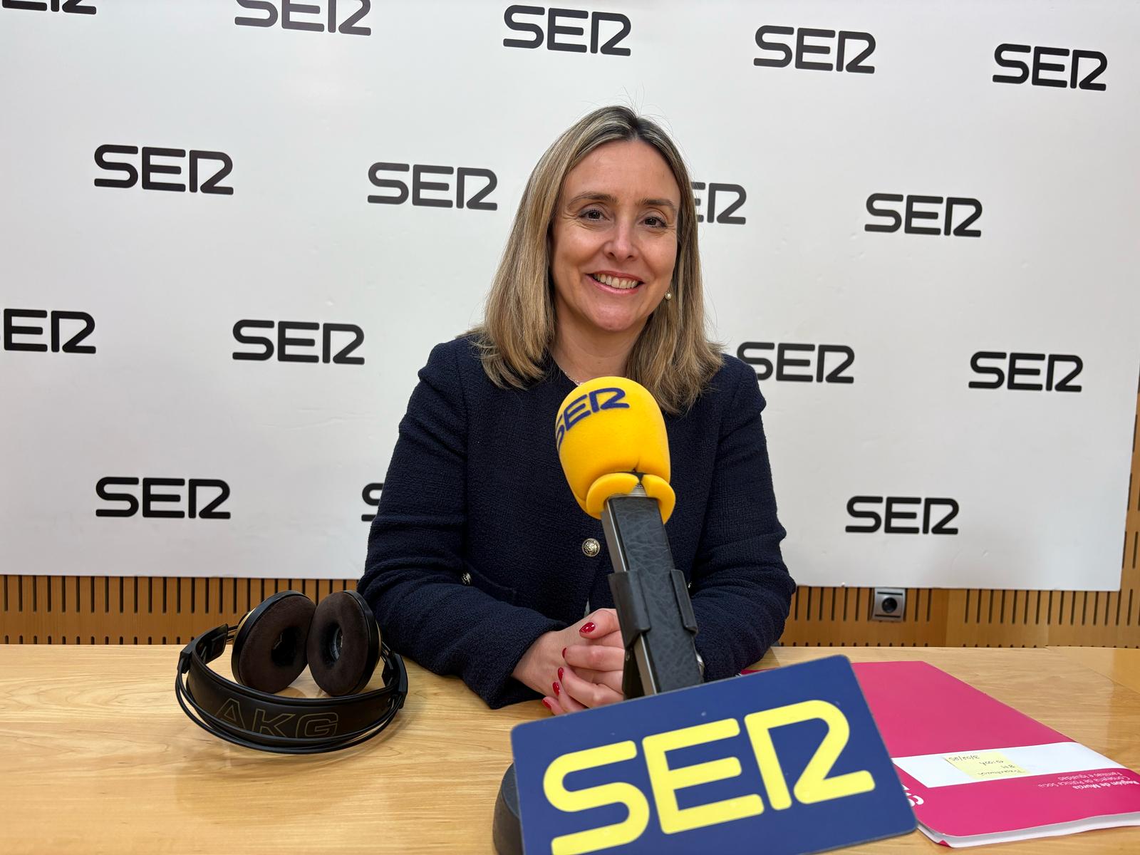 Conchita Ruiz, consejera de Política Social, Familias e Igualdad, en los estudios de Radio Murcia.