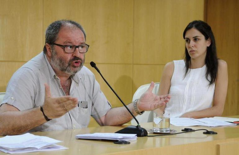 El concejal de Seguridad, Javier Barbero, junto a la portavoz municipal del Ayuntamiento de Madrid, Rita Maestre.