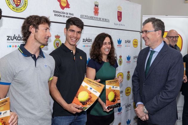 Juan Carlos Ferrero, Carlos Alcaraz, Cristina Sánchez y José Ballesta en la presentación del II Torneo Internacional de Tenis de la Real Sociedad Club de Campo de Murcia