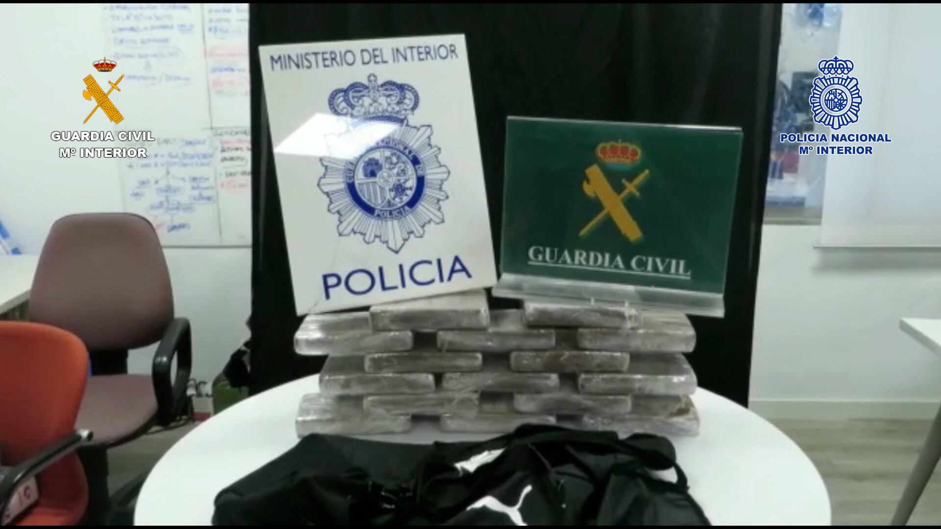 Imagen de la droga incautada por las autoridades tras la intercepción de la banda de narcotraficantes que operaba en Barajas