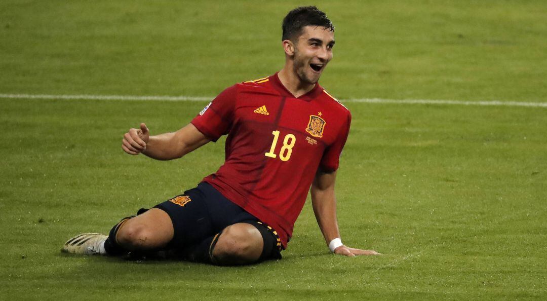 Ferran Torres celebra uno de sus goles a Alemania.