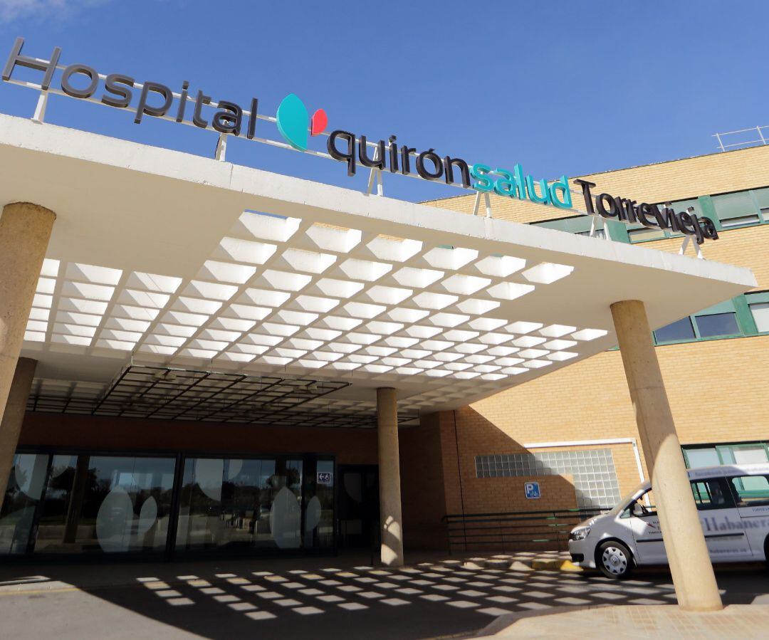 Acceso principal del Hospital Quirónsalud Torrevieja.