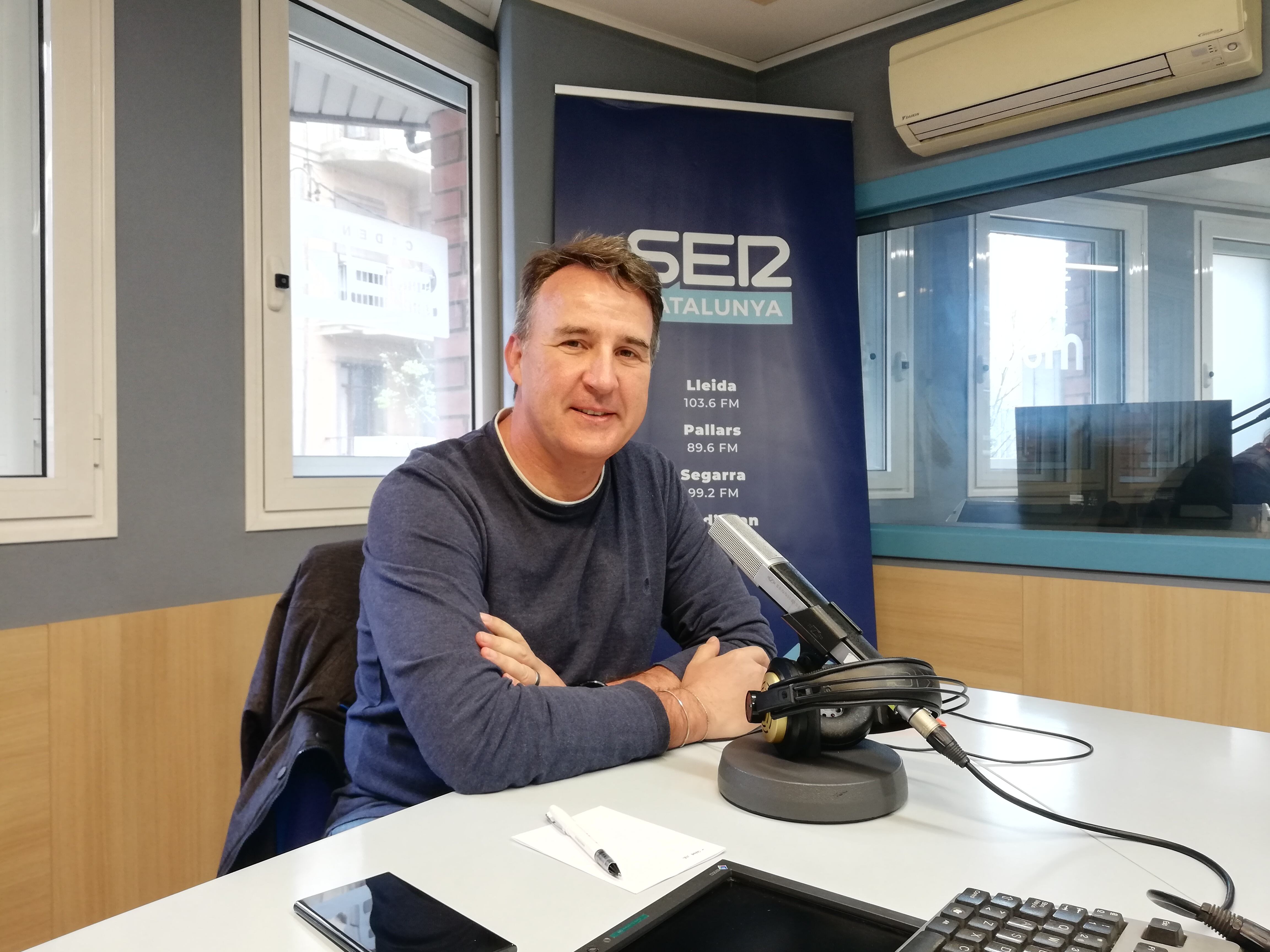 Un moment de l'entrevista a José Luis Pociello, CEO de Soluzion Digital, als estudis de Ràdio Lleida.
