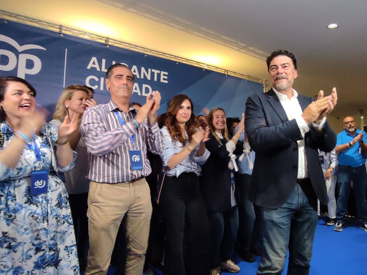 Barcala inicia la ronda de contactos con los grupos municipales para lograr el "máximo apoyo" a su investidura