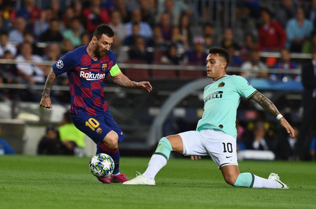 Messi y Lautaro Martínez, en un partido entre el Barcelona y el Inter.