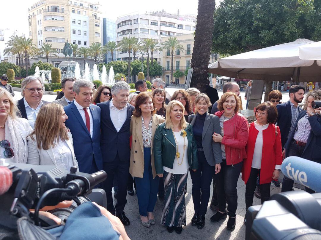 La vicepresidenta Carmen Calvo y el Ministro del Interior Fernando Grande Marlaska han protagonizado un paseo por el centro de Jerez acompañado de la alcaldesa Mamen Sánchez