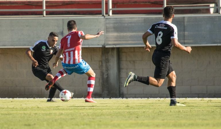 Un momento del partido de ida.