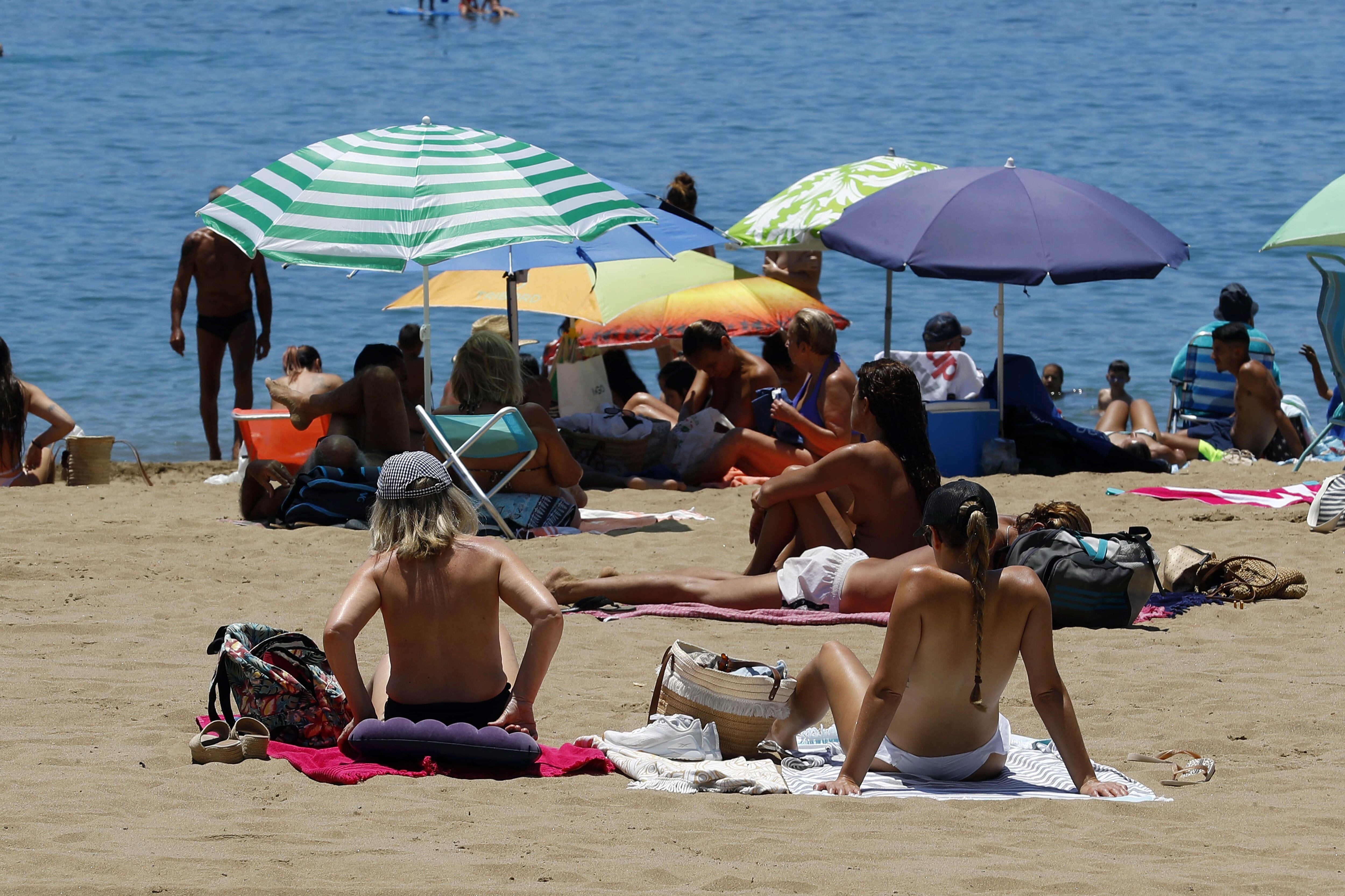 Un día de playa en Las Canteras, en Las Palmas de Gran Canaria