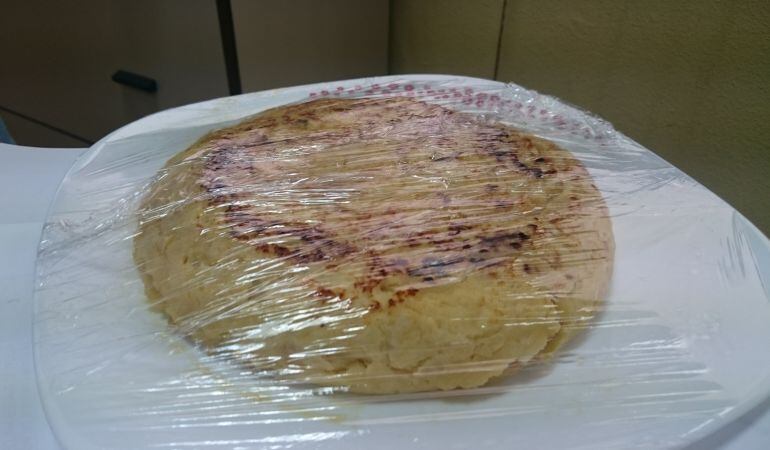 Una tortilla, preparada para la salida campestre