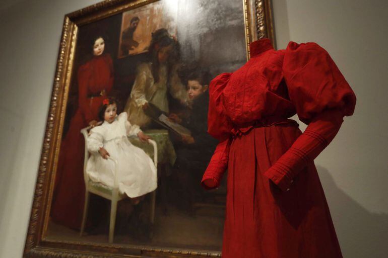 FOTOGALERÍA | En la imagen, la obra &quot;La familia&quot; (1902), de la exposición dedicada a la presencia de la moda en la obra de Sorolla