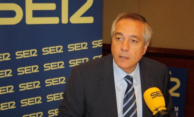 El primer secretari del PSC, Pere Navarro, als estudis de Ràdio Barcelona