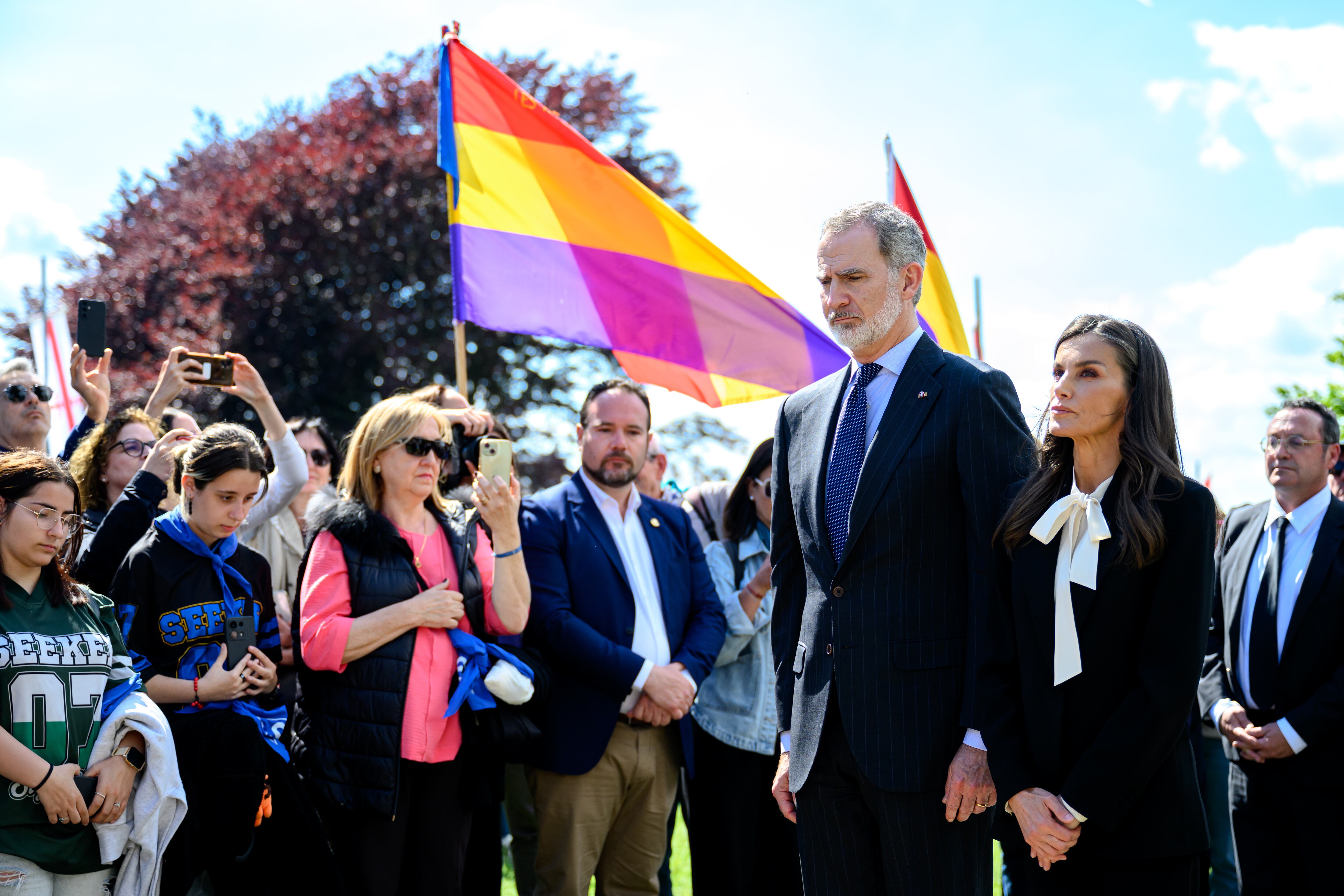 Los reyes visitan el campo de concentración de Mauthausen con motivo de los 80 años de su liberación.