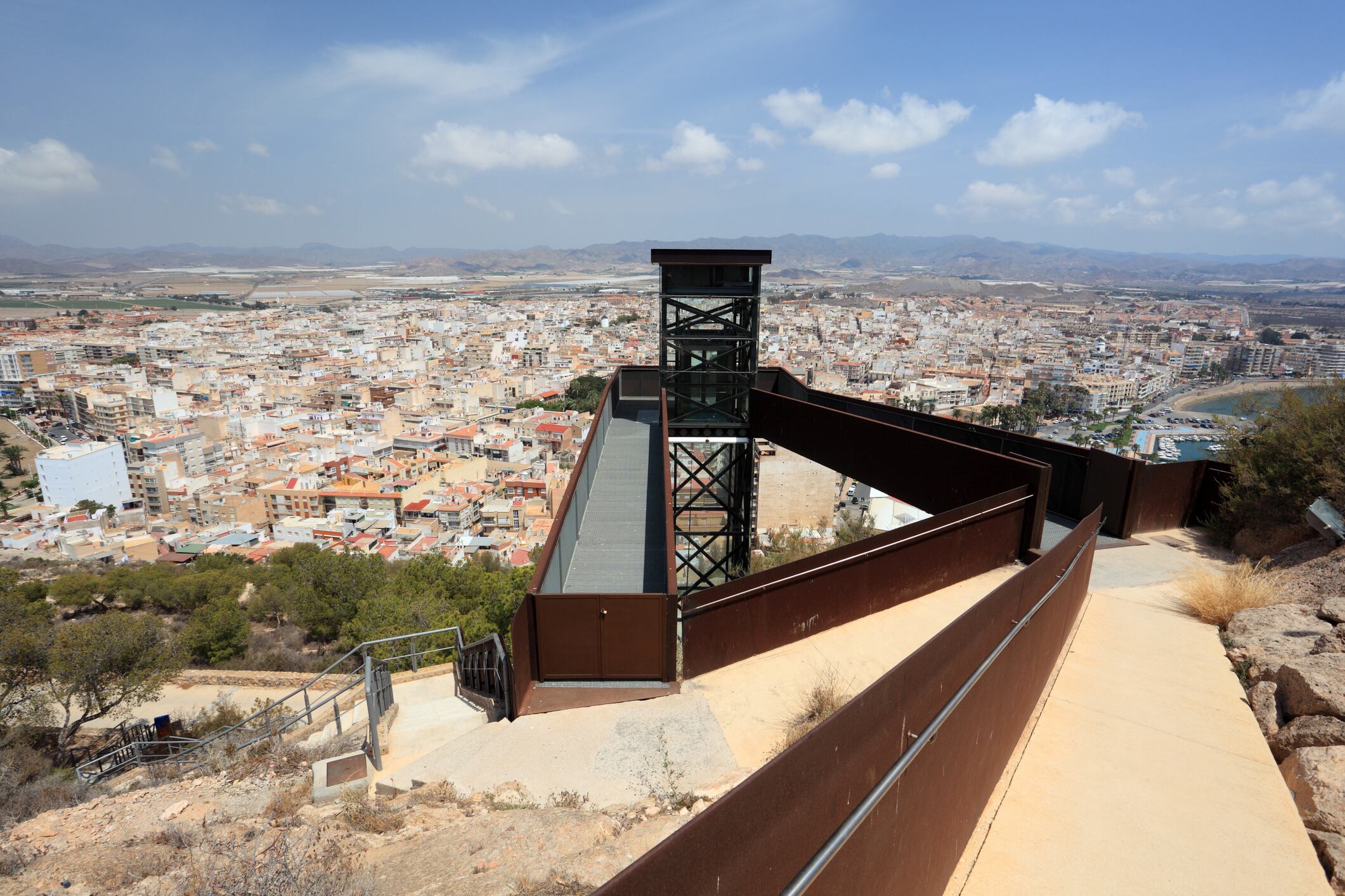 El Ayuntamiento de Águilas encarga un estudio geotécnico para determinar el origen de daños de las viviendas en el barrio del &#039;Pie del Castillo&#039;