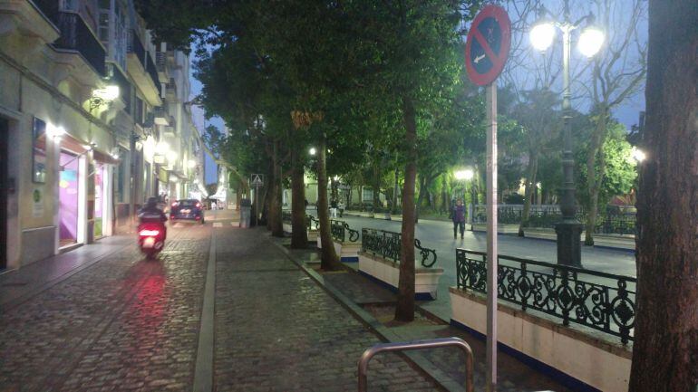 Zona de estacionamiento de motocicletas en la plaza Mina de Cádiz ya deshabilitada