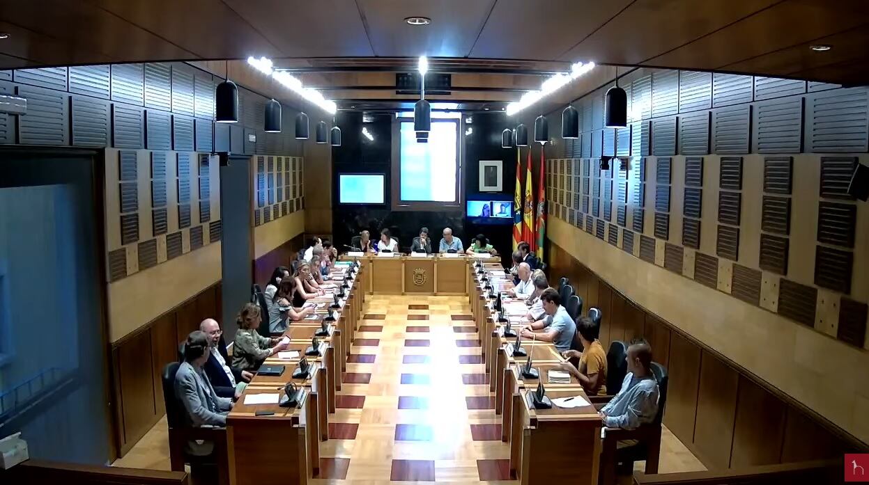 Concejales del Ayuntamiento de Huesca en un pleno municipal