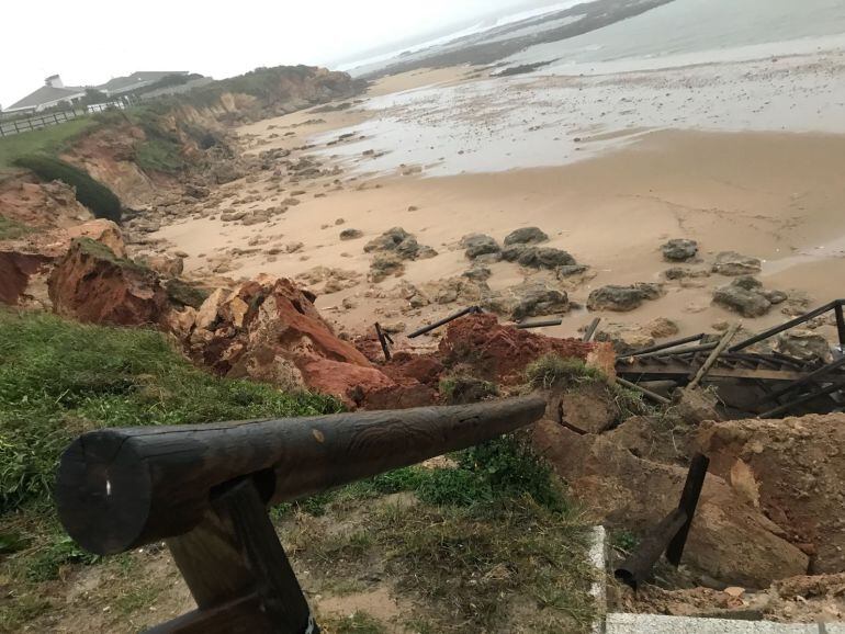 Playa de La Calita, en El Puerto de Santa María, tras el temporal