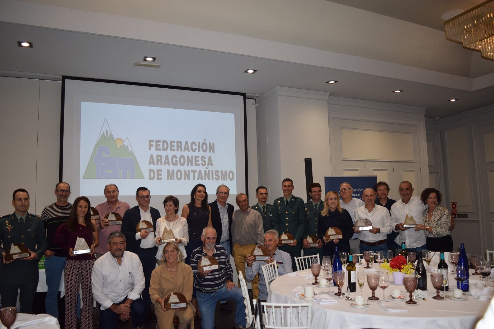 Foto de familia de la Cena de la Montaña.