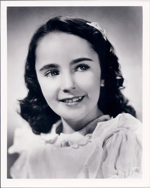 Foto de archivo de la actriz Elizabeth Taylor de pequeña