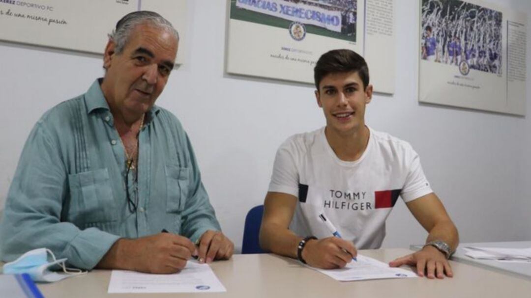 Alex Rueda junto a Ignacio de la Calle, presidente del Xerez DFC