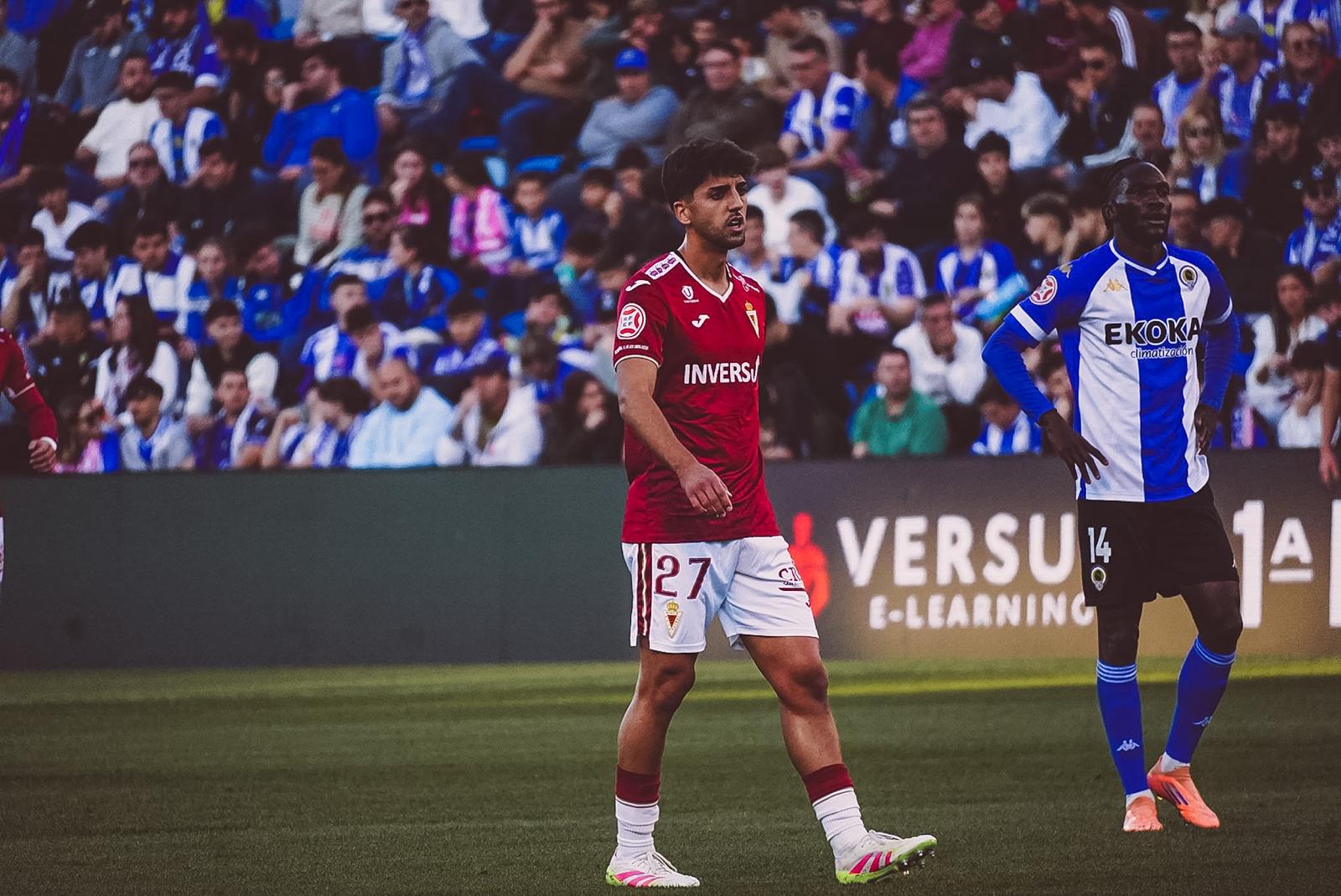 Alonso Yoldi, jugador del Real Murcia, contra el Hércules.