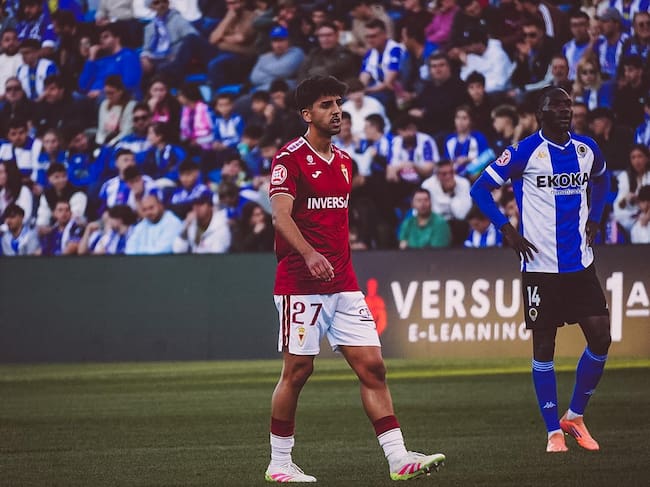 Alonso Yoldi, jugador del Real Murcia, contra el Hércules.