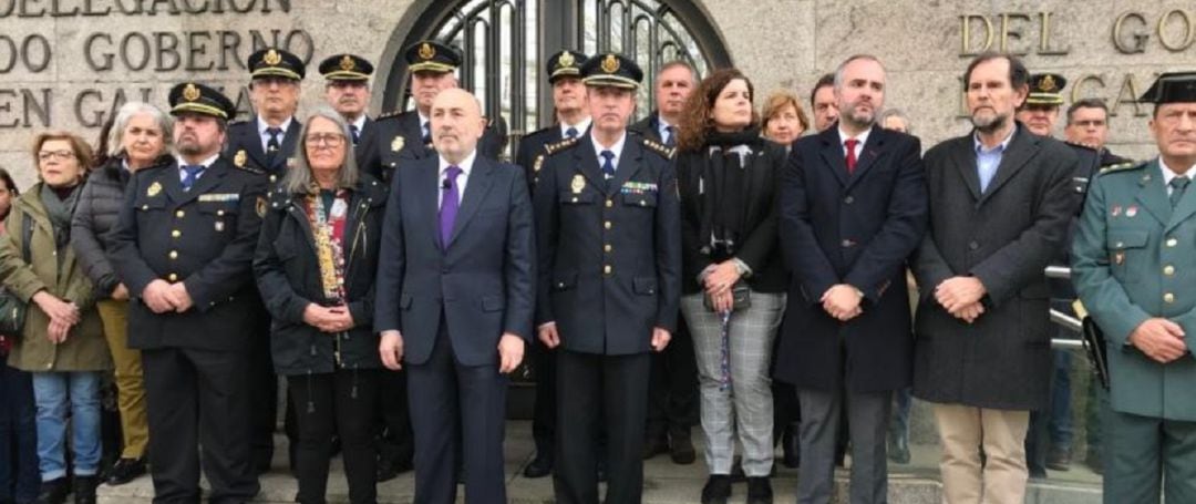 Minuto de silencio en la Subdelegación del Gobierno en A Coruña