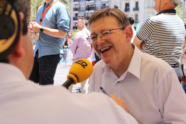 Ximo Puig, presidente de la Generalitat con Radio Alicante en las Hogueras 2016