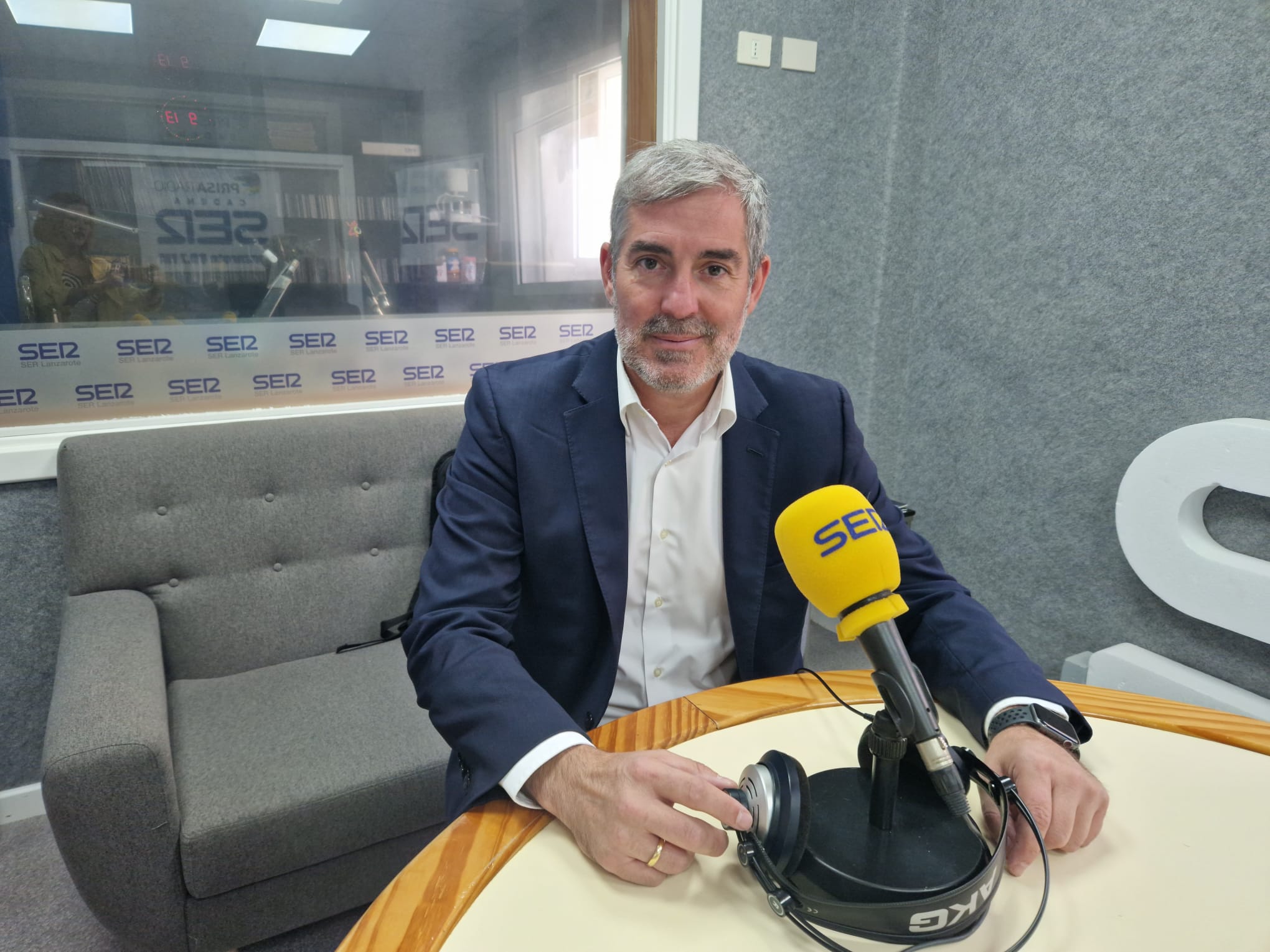 El secretario general de CC y senador autonómico, Fernando Clavijo en los estudios de SER Lanzarote.