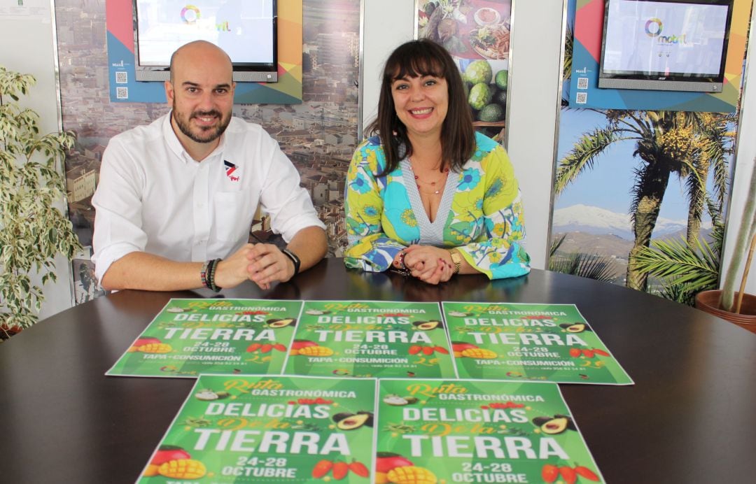 La concejala de turismo, Alicia Crespo, presenta junto con el director de Guía Play las jornadas gastronómicas