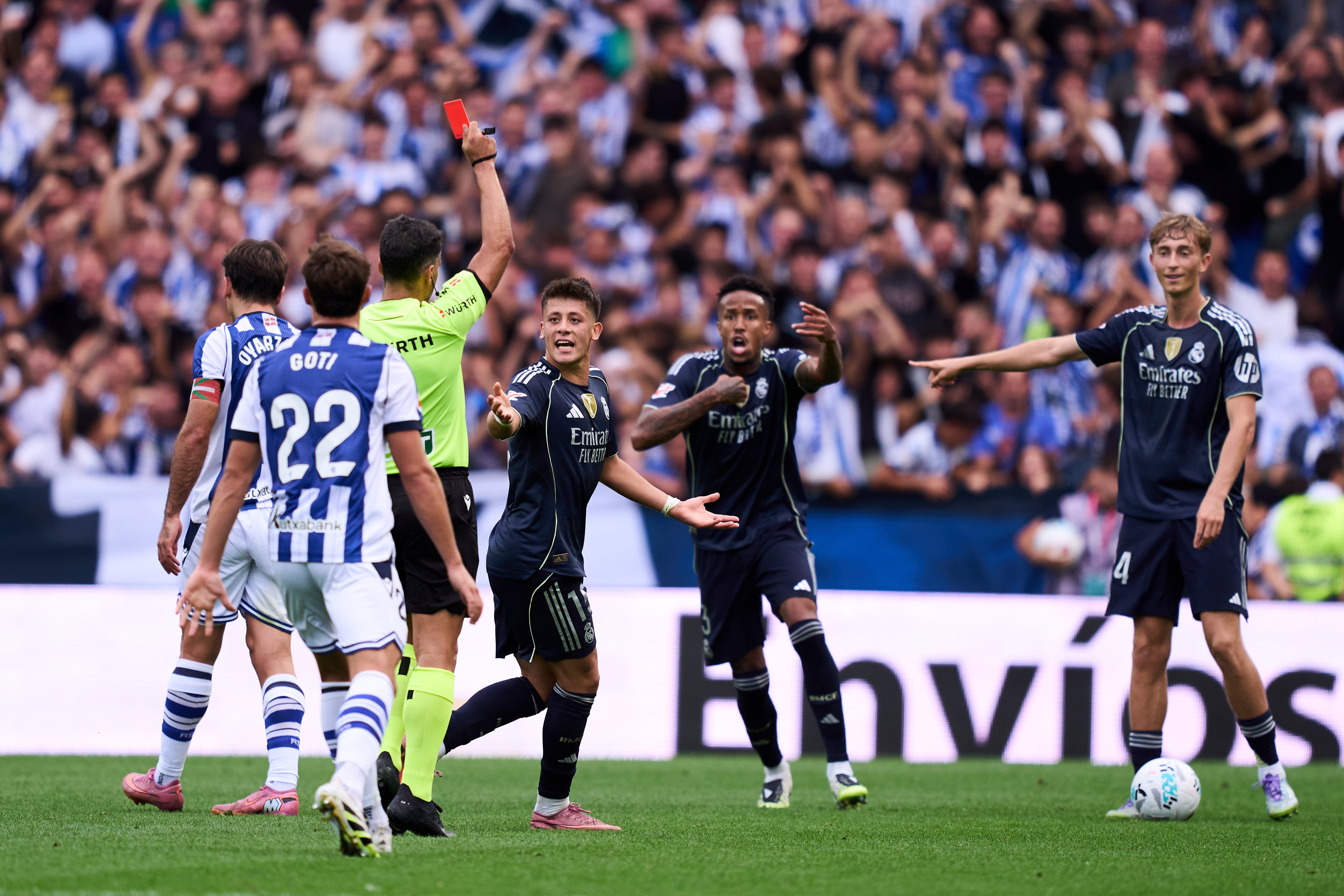 Dean Huijsen, expulsado en Anoeta. (Juan Manuel Serrano Arce/Getty Images)