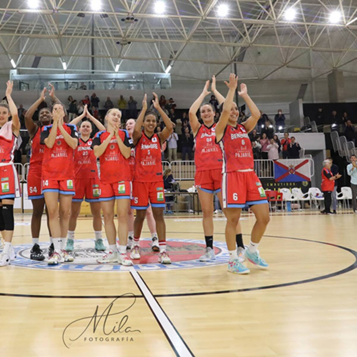 Embutidos Pajariel Bembibre se alía con su afición para derrotar a Lointek Gernika