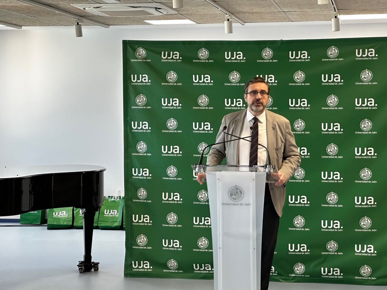 El rector de la UJA, Juan Gómez