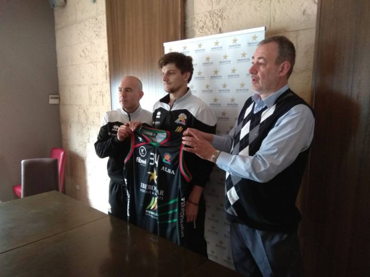 Félix Alonso: "Lanegger no es un triplista pero aportará intensidad defensiva y juego colectivo"