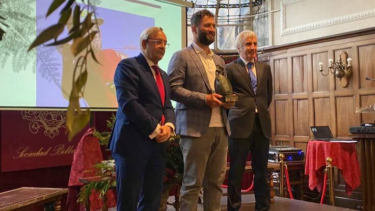 Jon Rahm recibe el calor de la Sociedad Bilbaína