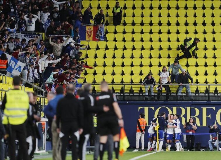 Celebración del segundo gol de Mollejo que le dio la victoria al Real Zaragoza en La Cerámica